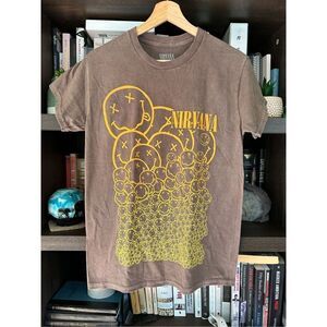 🐿️ NWOT Nirvana Smiley Face Mineral Wash Brown Graphic Short Sleeve Tee SM